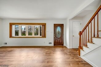 100 Riverside Ave in Lyndhurst, NJ - Building Photo - Building Photo