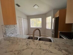 7850 NW 6th St in Pembroke Pines, FL - Building Photo - Building Photo