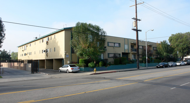 14656 Saticoy St in Van Nuys, CA - Building Photo - Building Photo