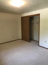 Burgundy Chateau Senior Apartments in Green Bay, WI - Building Photo - Building Photo