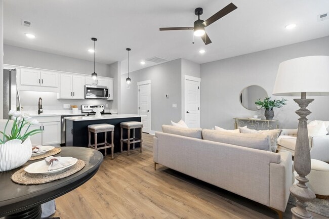 208 Jonathan Wade Prvt Cir in Clarksville, TN - Building Photo - Building Photo