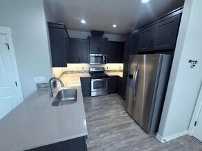 5253 SE Davis Rd in Hillsboro, OR - Building Photo - Building Photo