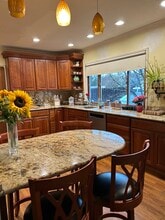 3463 Page St in Redwood City, CA - Foto de edificio - Building Photo