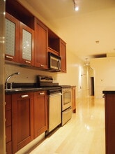 807 Church St, Unit 513 in Evanston, IL - Foto de edificio - Building Photo