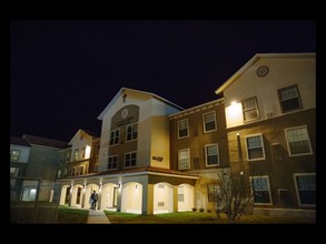 St. Thomas Aquinas Newman Hall in Kingsville, TX - Foto de edificio - Building Photo