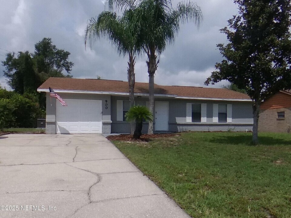 900 Watt Cir in Deltona, FL - Building Photo