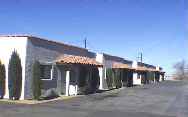 Sequoia Ave. Apartments in Hesperia, CA - Foto de edificio - Building Photo