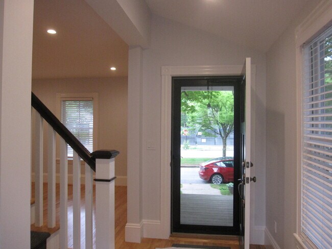 567 Commonwealth Ave in Newton, MA - Building Photo - Building Photo