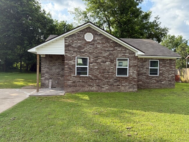 property at 1806 N 13th St