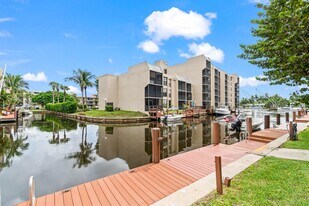 17 Royal Palm Way in Boca Raton, FL - Building Photo