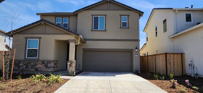 8170 Champart Cir in Elk Grove, CA - Building Photo - Building Photo
