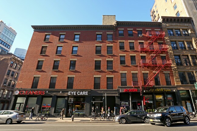 88 W Broadway in New York, NY - Building Photo - Building Photo