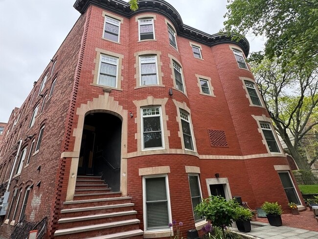 property at 1 Strathmore Rd
