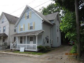 22 Barnum Ct, Unit 1 in Naugatuck, CT - Building Photo