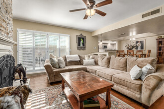 8082 E Vía Del Vencino in Scottsdale, AZ - Building Photo - Building Photo