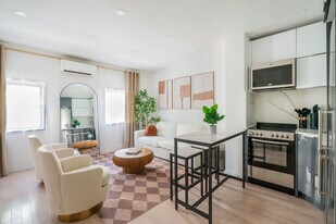 317w E 14th St in New York, NY - Building Photo