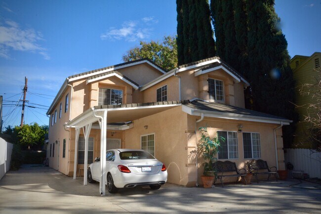 property at 548 N Windsor Blvd