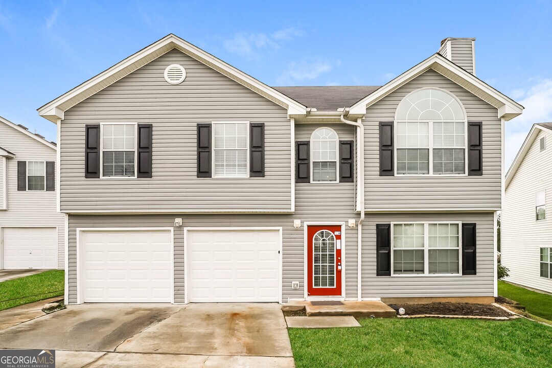 2560 S Hills in Riverdale, GA - Building Photo