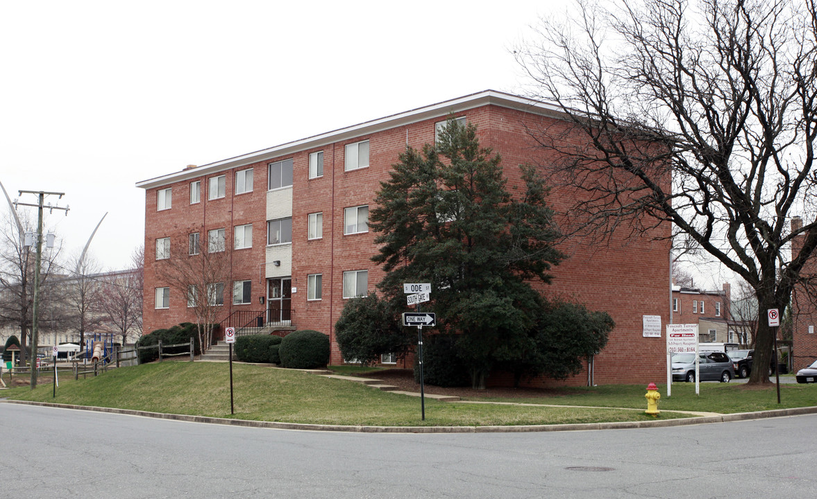 Foxcroft Terrace Apartments in Arlington, VA - Building Photo