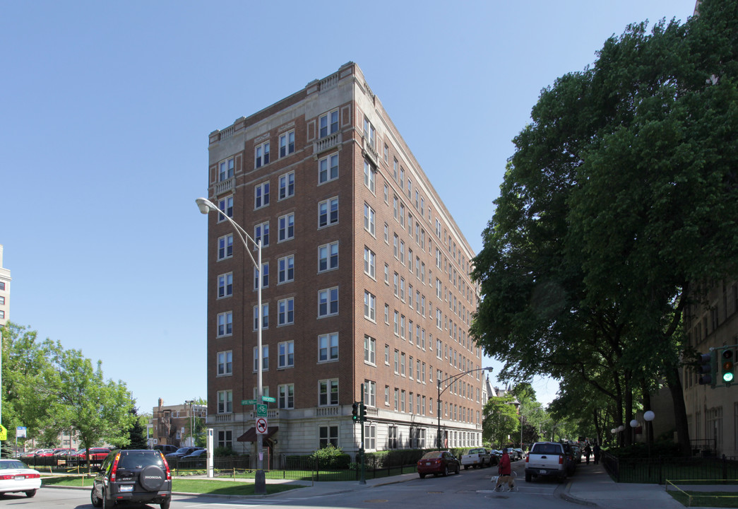 Ivy at Carlson in Chicago, IL - Building Photo