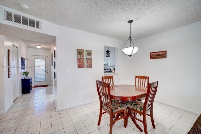 7620 NW 18th St in Margate, FL - Building Photo - Building Photo