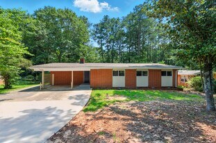3102 W Peek Rd NW in Atlanta, GA - Building Photo