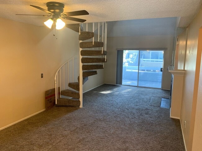23951 Arroyo Park Dr in Santa Clarita, CA - Building Photo - Building Photo