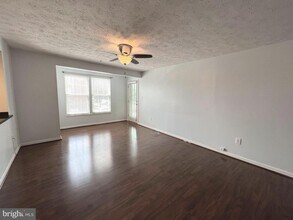 689 Winding Stream Way in Odenton, MD - Building Photo - Building Photo