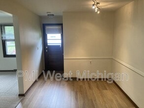 7255 Periwinkle Ave SE in Grand Rapids, MI - Building Photo - Building Photo