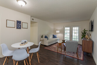 Retreat at Copper Creek in Greensboro, NC - Building Photo - Interior Photo