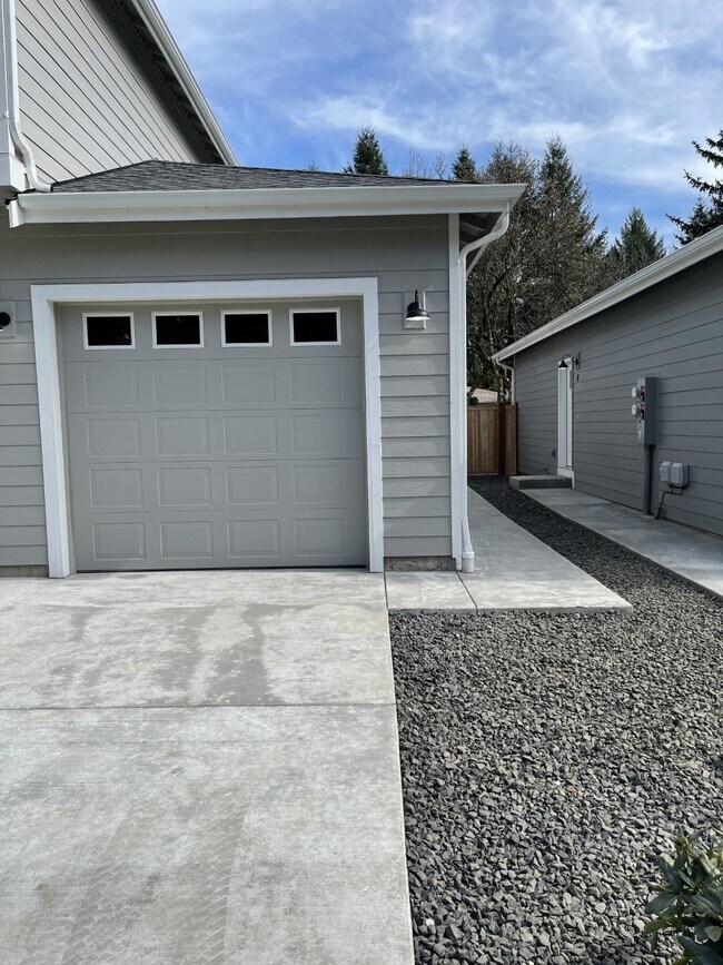 6924 Liberty Ln in Tumwater, WA - Building Photo - Building Photo