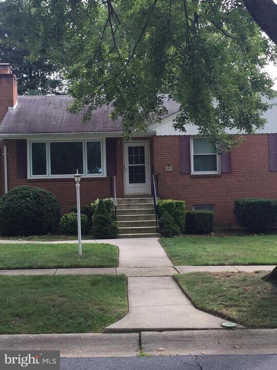 10707 Glenhaven Dr in Silver Spring, MD - Building Photo
