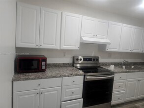 4525 W 20th Ave in Hialeah, FL - Building Photo - Building Photo