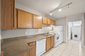The Belmar - 916-918 E 39th in Kansas City, MO - Foto de edificio - Interior Photo