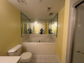 2020 St Regis Dr in Lombard, IL - Building Photo - Building Photo
