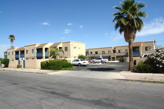 Meadow View Apartments in Tucson, AZ - Building Photo - Building Photo