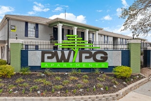 Parkway And Parkgreen On Bellaire in Houston, TX - Building Photo