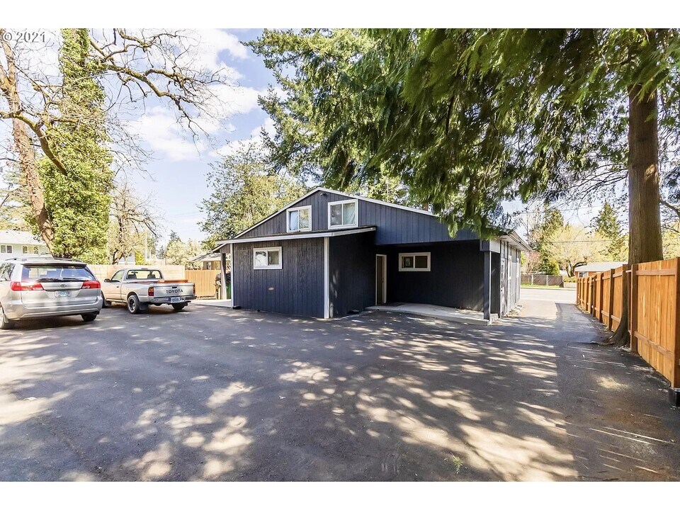 321 NE 162nd Ave, Unit Attic in Portland, OR - Foto de edificio