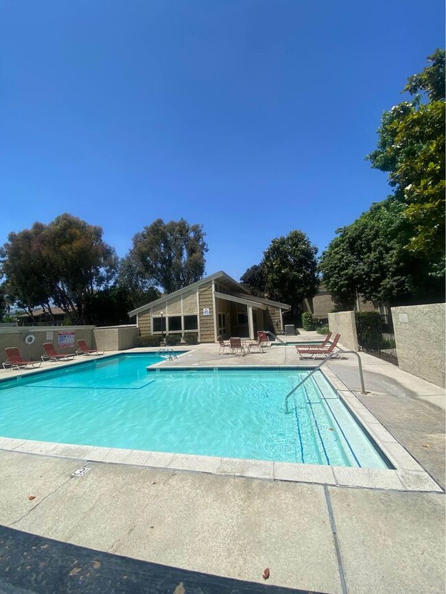 1130 E Alosta Ave