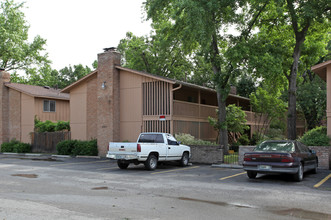 Timberlane in Tulsa, OK - Foto de edificio - Building Photo