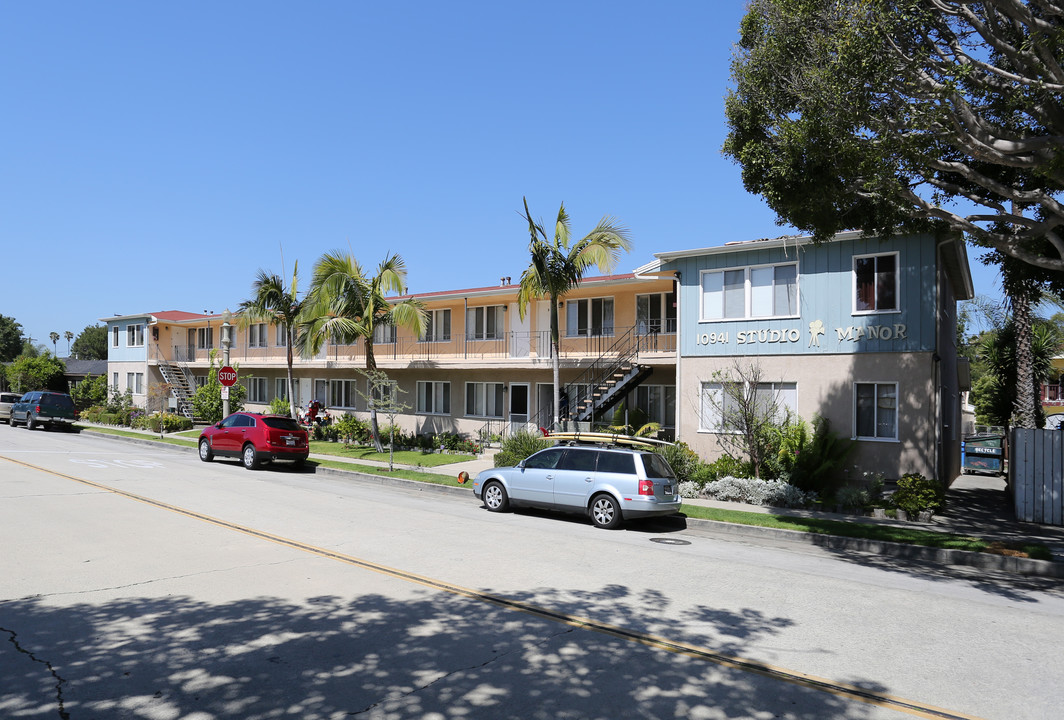 Studio Manor Apartments in Culver City, CA - Building Photo