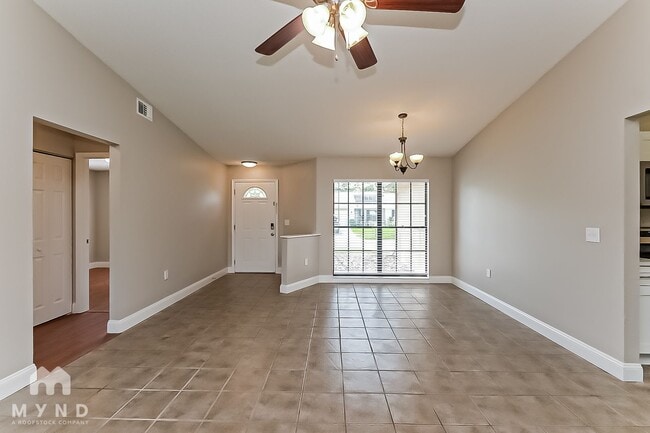 712 Stillview Cir in Brandon, FL - Building Photo - Building Photo