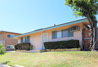 623 E Birch St in Brea, CA - Foto de edificio - Building Photo