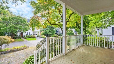 33 Meadow Pl in Rye, NY - Building Photo - Building Photo