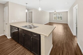 Summerset Apartments in Zephyrhills, FL - Building Photo - Building Photo
