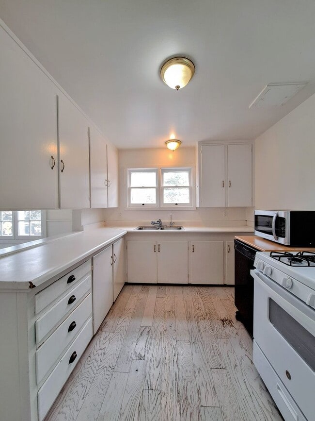 property at 21731 Almaden Rd
