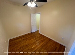 2 Otis St, Unit G in Somerville, MA - Foto de edificio - Building Photo