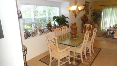 3926 Sabal Way in Fort Pierce, FL - Foto de edificio - Building Photo