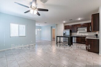 8816 S 41st Dr in Phoenix, AZ - Building Photo - Building Photo