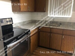 2301 W 14 Mile Rd in Royal Oak, MI - Building Photo - Building Photo